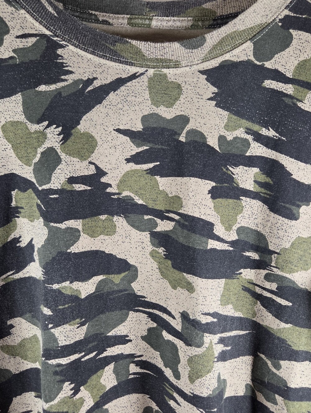🆕️ Carhartt Women's Camo Long Sleeve Logo Graphic T-Shirt - Picture 3 of 11